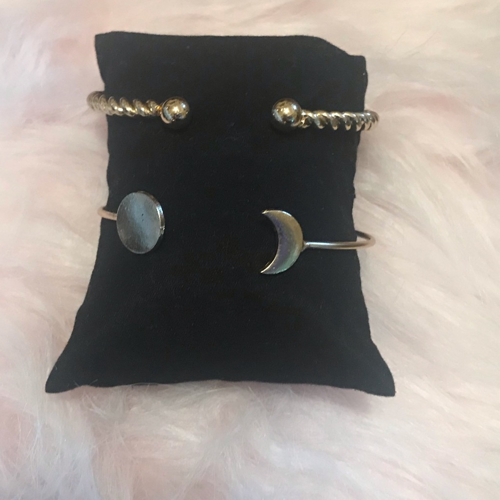 NWOT Set of 2 Fashion Bracelets